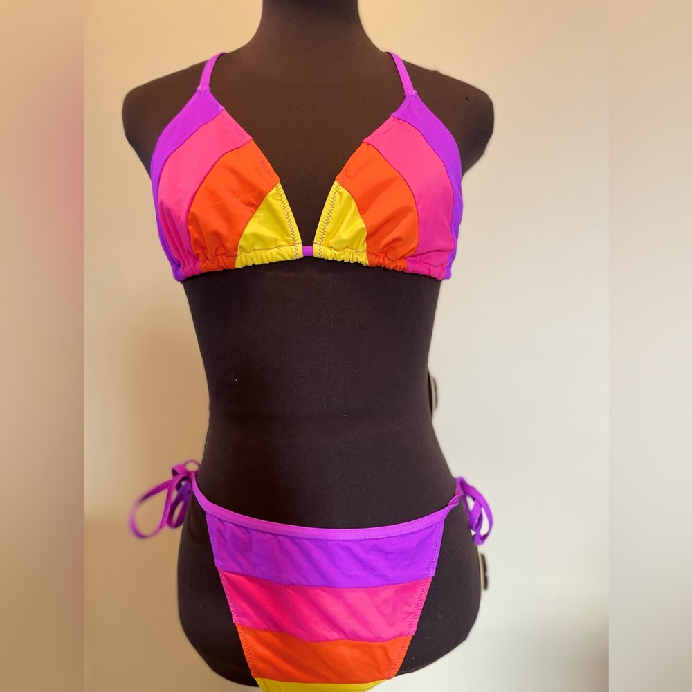 HOROSCOPEZ Vibrant Love Rainbow
Stripe Bikini Swimsuit Tie Up Purple Pink
XXL